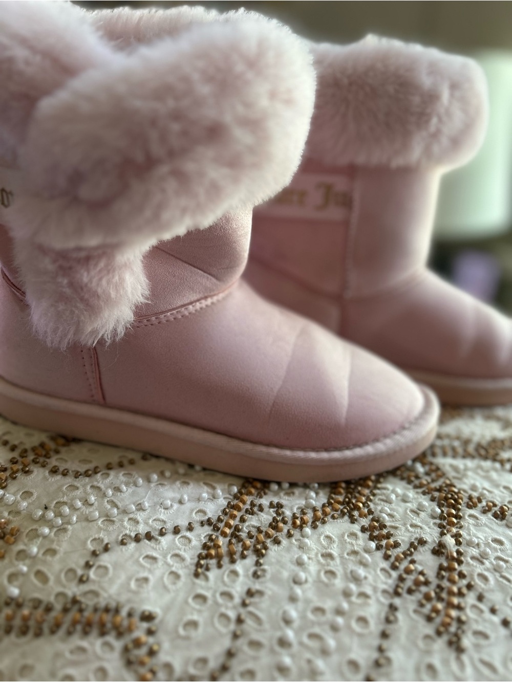 Juicy Couture Soft Pink Faux-Fur Ankle Booties size 4. Kids.